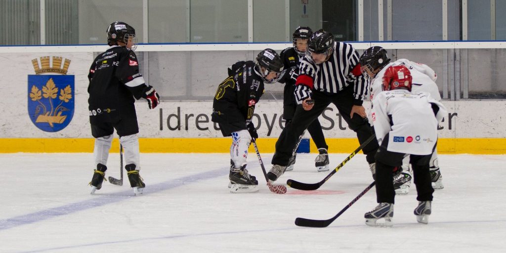 Instruksjoner fra dommer Kjetil Nilsen Kaland. En finspilt kamp uten store kontroverser.